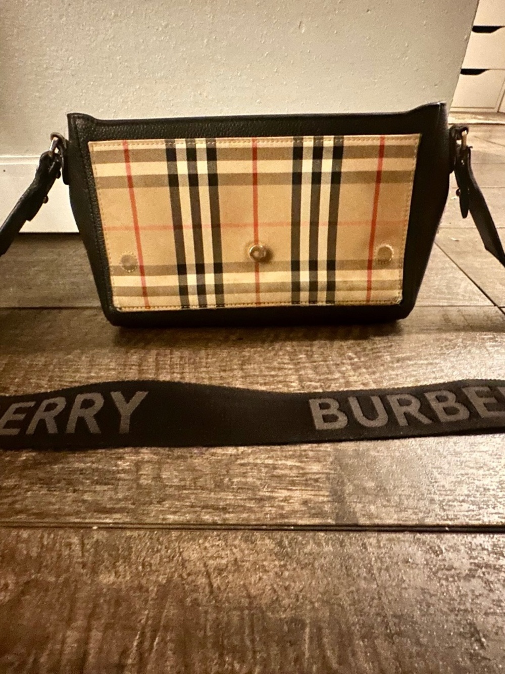 Adjustable Burberry logo crossbody strap
